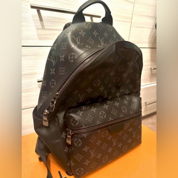 Louis Vuitton Discovery Backpack MM - Picture 2 of 6
